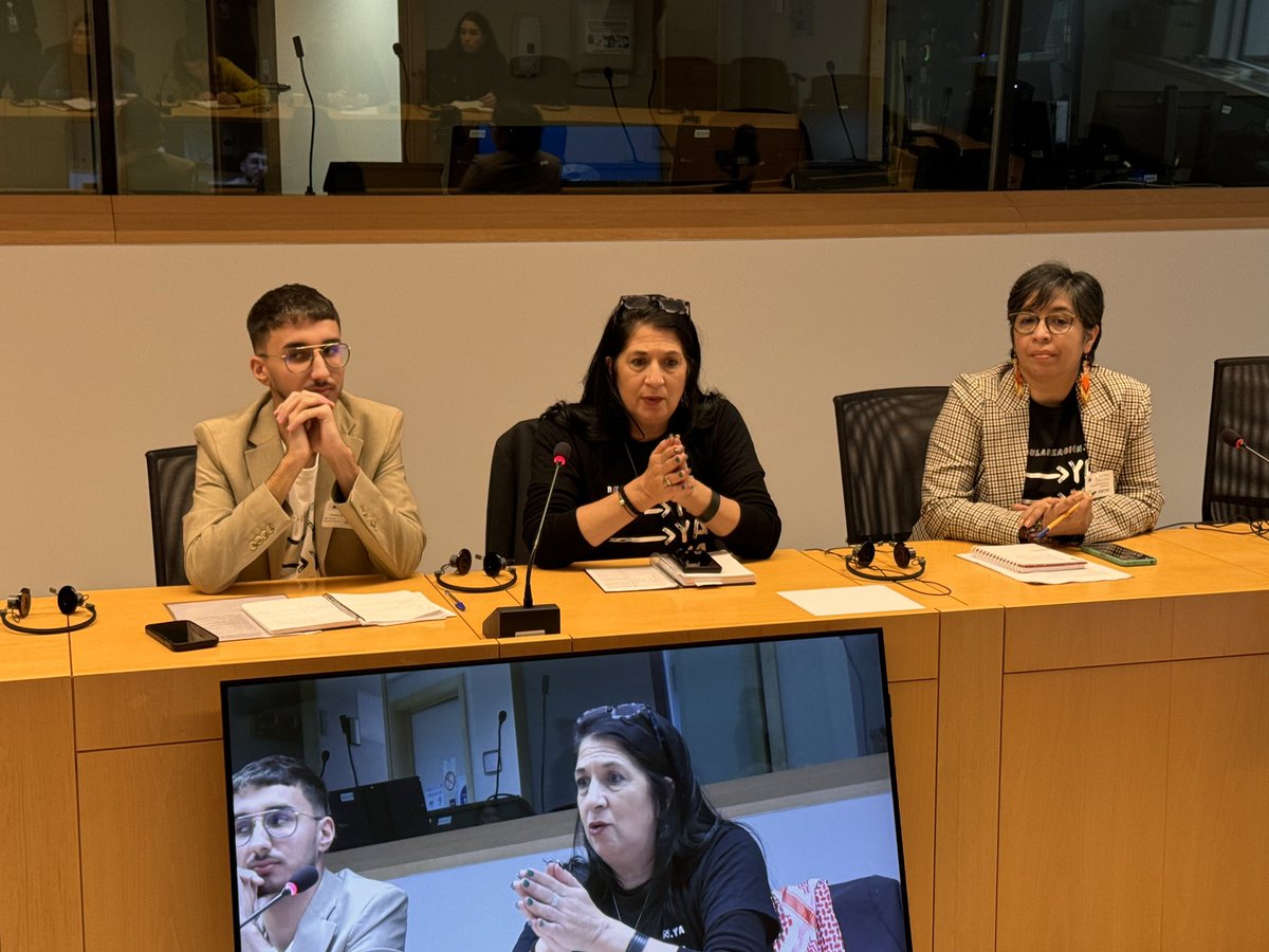 isaserras's tweet photo. Hoy en el Parlamento Europeo nos hemos reunido con la Plataforma por la ILP Regularización YA.

El próximo martes se reactiva el debate en el Congreso sobre la ILP y es fundamental que todas apoyemos y empujemos hasta que sea aprobada. ¡Gracias!

Ninguna persona es ilegal✊🏽✊🏽 https://t.co/ltp1Oxw0po