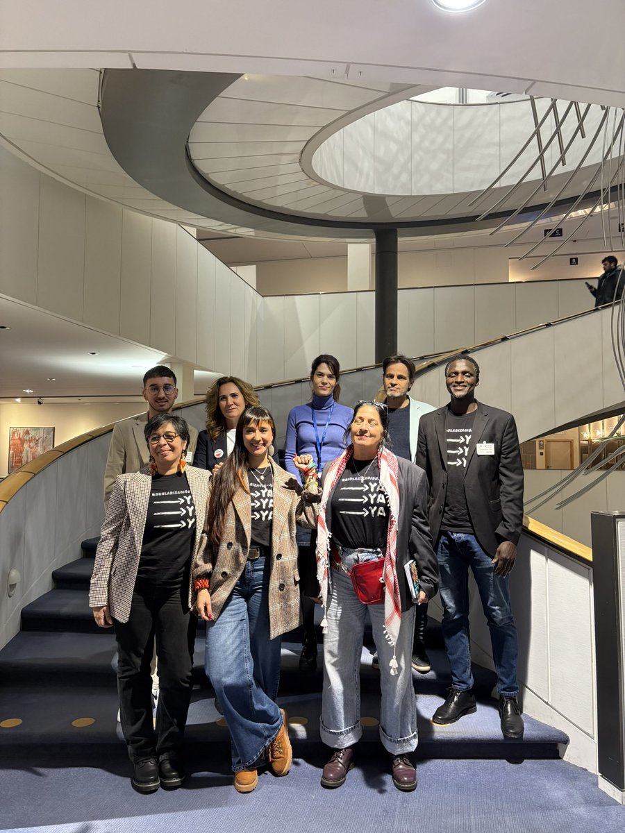 isaserras's tweet photo. Hoy en el Parlamento Europeo nos hemos reunido con la Plataforma por la ILP Regularización YA.

El próximo martes se reactiva el debate en el Congreso sobre la ILP y es fundamental que todas apoyemos y empujemos hasta que sea aprobada. ¡Gracias!

Ninguna persona es ilegal✊🏽✊🏽 https://t.co/ltp1Oxw0po