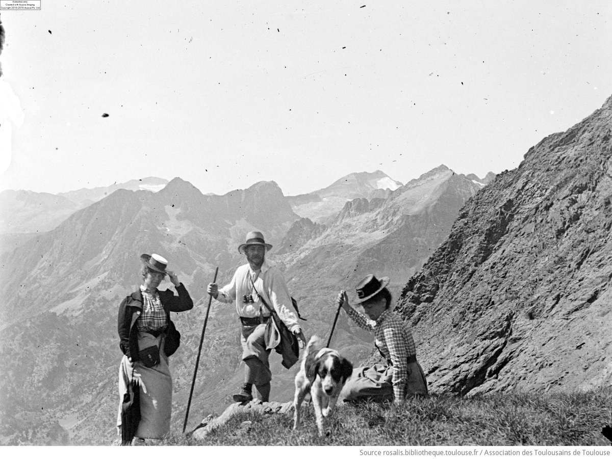 #JeudiPhoto 
Randonnée familiale au Port de Venasque en 1899🏔️🏔️🧗‍♂️
👉urlz.fr/tlmE