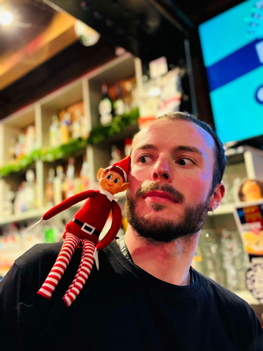 Merry Christmas from Elfie Mo, and all of us at Canalhouse! 🎄🎅🏼

CH wouldn’t be what it is without our staff and supportive customers, so we hope everyone has a fantastic time with their families. 

We’re open today and Boxing Day from 12pm 🎁