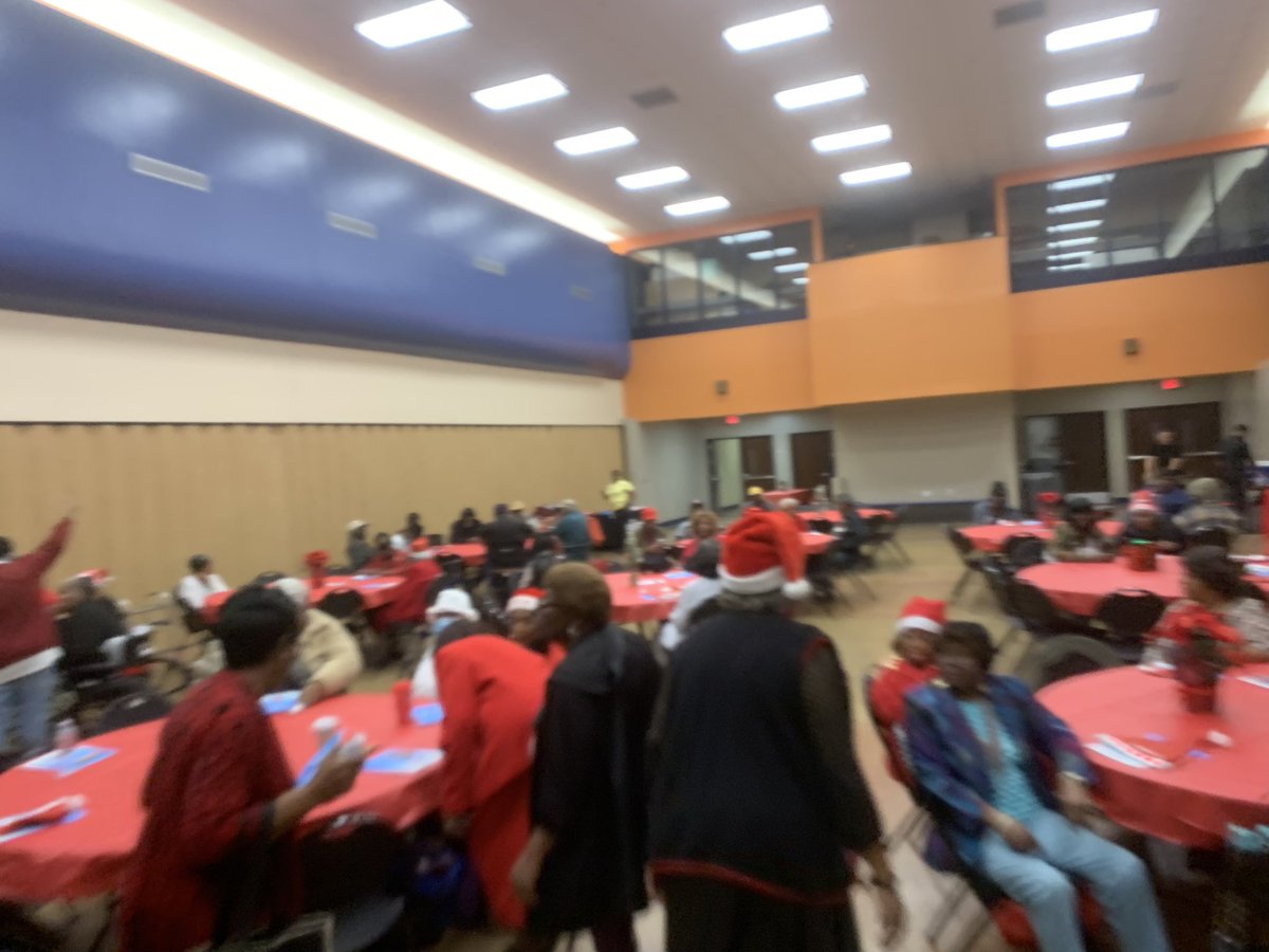 HPDOCAAALIAISON's tweet photo. Christmas Gala with the seniors at the Acres Home Multi Service Center. HPD Major Offender officers taught on Avoid Being Scammed. @ABHudsonHPD @houstonpolice @AapolH @DetCarr1 https://t.co/uBxktE6Zs4