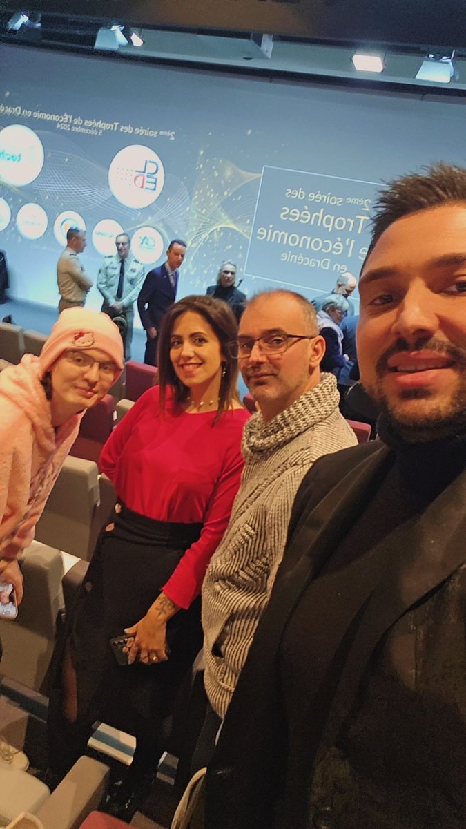 PUREsportFR's tweet image. Une partie du bureau se regroupe pour la 2ème soirée des Trophées de l&apos;Économie en Dracénie. 🙌🏼👌🏻 Plusieurs nominations en jeu ! 

#cled #puresport #trophee #lecled