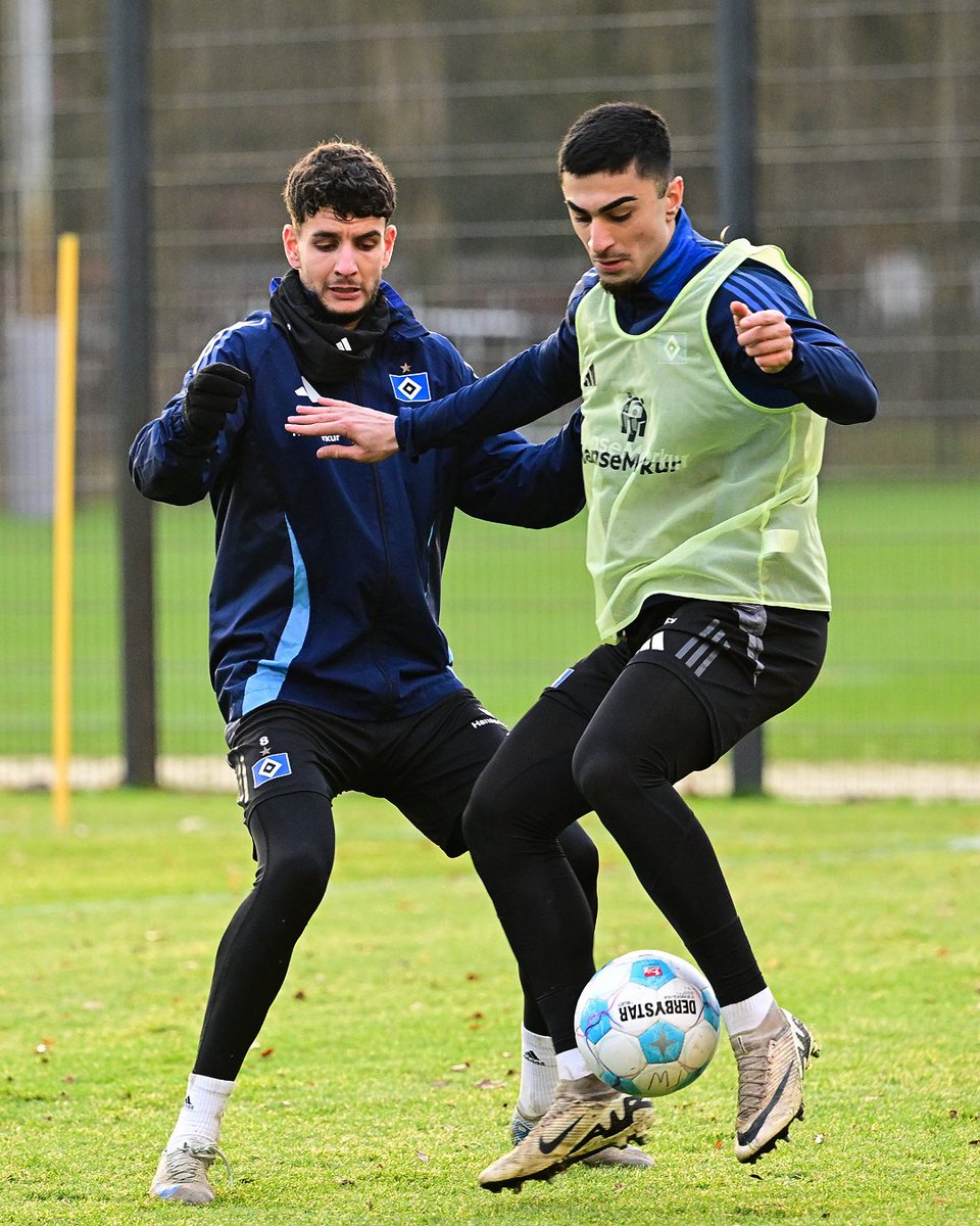 HSVYoungTalents's tweet photo. Das wollen wir bei aller Freude über den Heimsieg gegen Meppen nicht unerwähnt lassen: Unser #U21-Kapitän Milad #Nejad, der 2⃣0⃣1⃣2⃣ im Alter von acht Jahren zum @HSV gewechselt war, trainierte gestern das erste Mal mit den Profis. 👏 🔷 Coole Sache!
#nurderHSV #HSVYoungTalents https://t.co/edi2QvHQSr