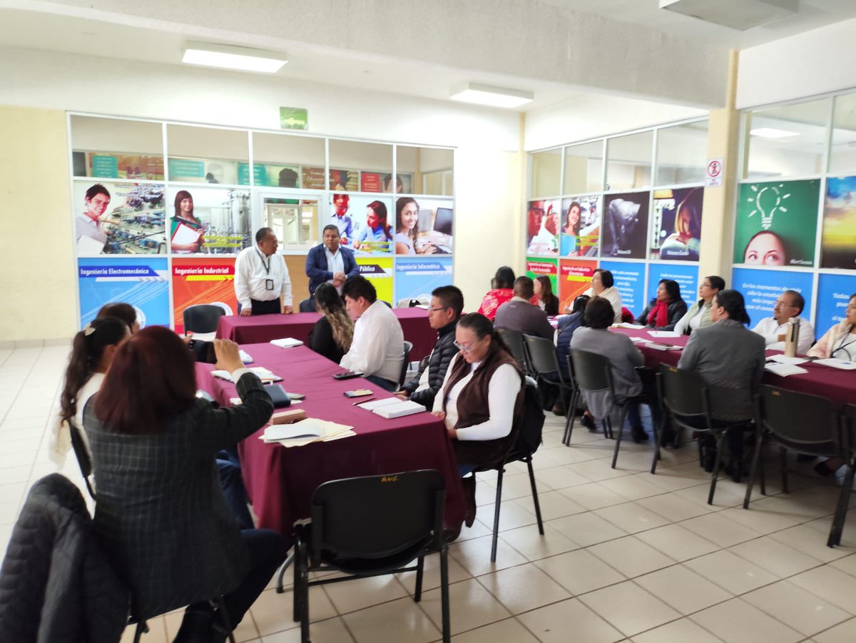 Ismael_ZarateG's tweet photo. 📍 Seguimos recorriendo Puebla, avanzando juntos.
Hoy visitamos la Coordinación de Zona XII, Zacatlán del @IEEAPuebla para supervisar las actividades que día a día transforman la vida de miles de personas. https://t.co/F20GjtZm1k