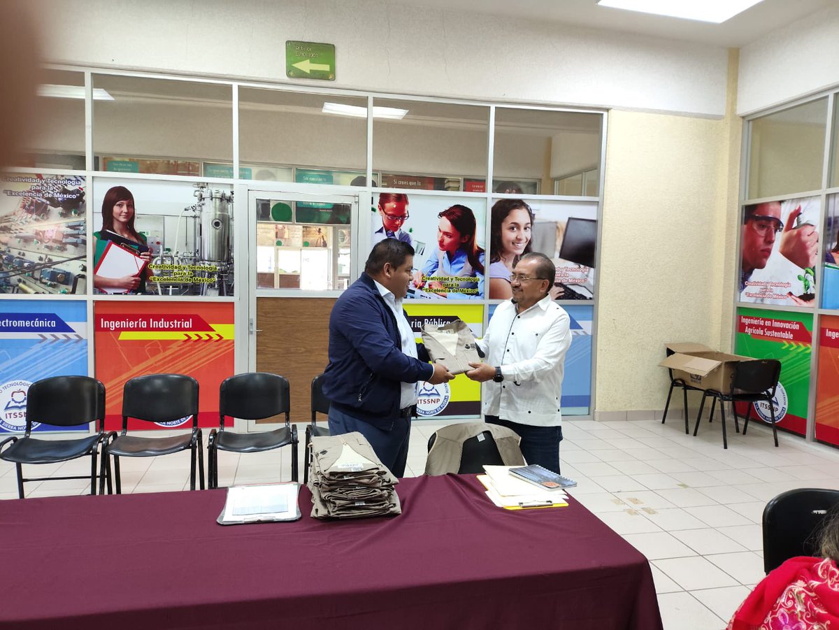 Ismael_ZarateG's tweet photo. Hicimos entrega de nuevos chalecos, fortaleciendo la identidad y profesionalismo de nuestro equipo.
🌟 Nuestro compromiso es claro: educación de calidad para todas y todos, como nos encomienda el #GobiernoPresente de nuestro mandatario estatal @SergioSalomonC https://t.co/LzhAZe57Sj