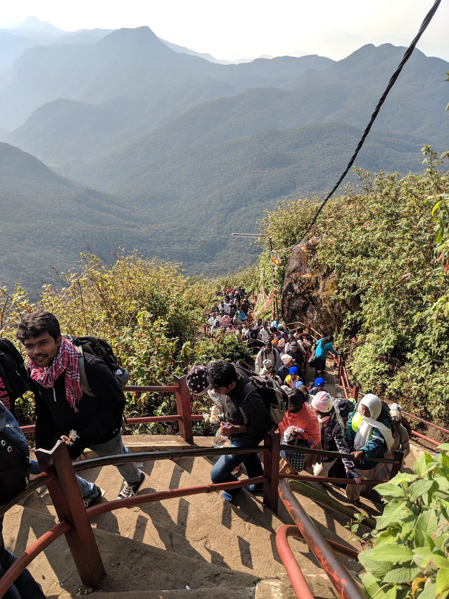 loveandpeaceIN's tweet photo. The rising sun from Adamβs peak, Sri Lanka. The 7km trek to peak was worth for this epic view.
#risingsun #sunrise #SriLanka #DMK #trek #adamspeak #sripada https://t.co/OraeqLl8PM