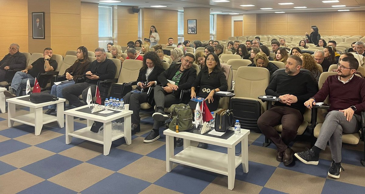 emareczaasist's tweet photo. Teşekkürler Ordu!

EMAR Akademi ve Ordu Eczacı Odası iş birliğiyle düzenlenen eğitime katıldık. Ordulu eczacılarımızla buluştuk.

@ONUR_FERHAT 
@ECZHORUS 
@OrduEczaciOdasi 

#emar #eczaasist #emareczaasist #eczanemuhasebesi #eczaneyönetimi #eczaneişletmeciliği https://t.co/QeIys3Vg50