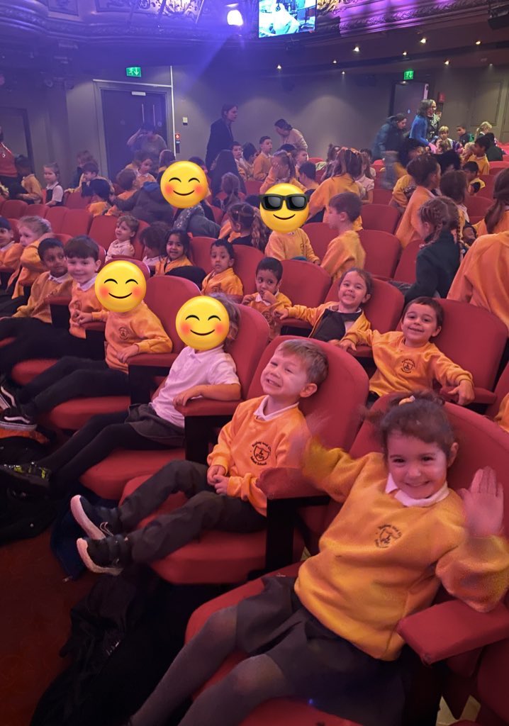 GreenClassBPEF's tweet photo. We had the best time watching Aladdin! 🧞‍♂️🧞‍♀️🧞

We especially loved dancing in the aisle and watching poor Mrs Sherwood get soaked by a water pistol!🤭 https://t.co/tbw8q5pTy0
