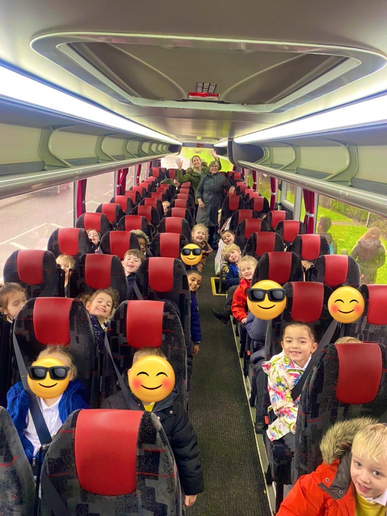 GreenClassBPEF's tweet photo. We had the best time watching Aladdin! 🧞‍♂️🧞‍♀️🧞

We especially loved dancing in the aisle and watching poor Mrs Sherwood get soaked by a water pistol!🤭 https://t.co/tbw8q5pTy0