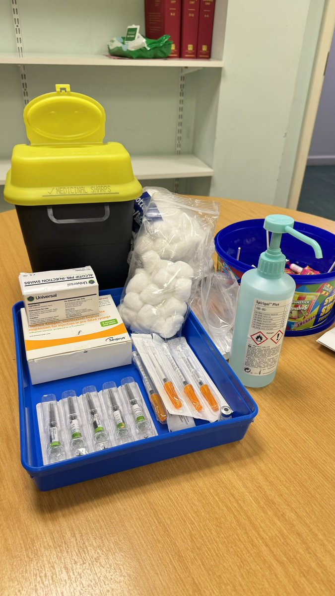 majhoye's tweet photo. Jab-A-thon day for #TeamHaem! Keeping each other safe from the winterflu! #getyourjab #fluvaccinator @ImperialPeople @ImperialNHS @karhod21 @JoyAntonetteP @SigsworthJanice @smurphy_nurse https://t.co/bkCzvP9kzL