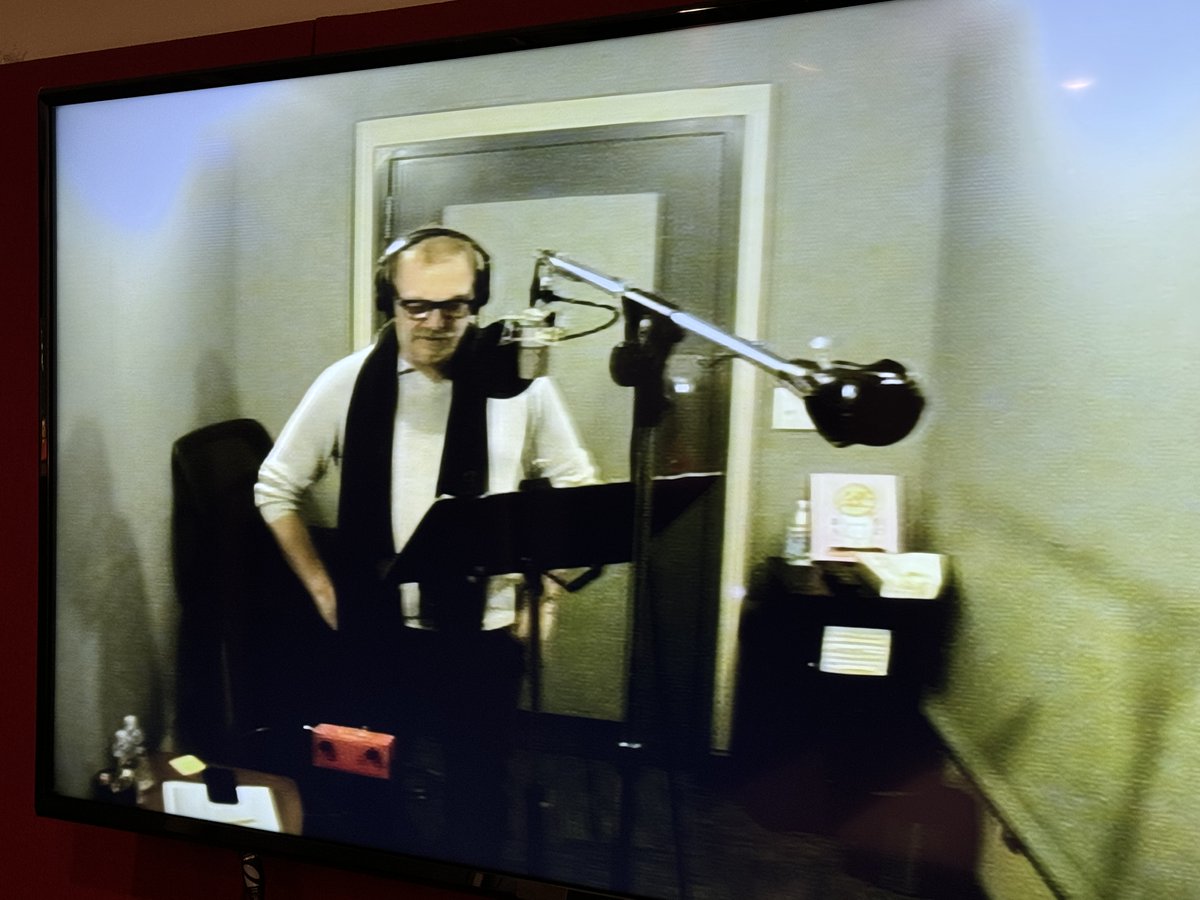 SandblastProd's tweet photo. Kevin Costner stopped by Sandblast Studios to record a voice over for a tribute to Bob Costas.   Bob was awarded the Stan Musial Lifetime Achievement Award.    Mr. Costner is seen here with producer Brad Fuss. https://t.co/tEdzRuPeRh