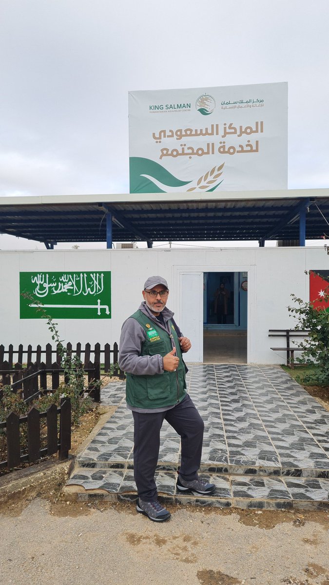 SBuraidy's tweet photo. مشاركتي وبكل فخر مع #مركز_الملك_سلمان_للإغاثة 
"حلم تحقق وعمل انجز "
فاللهم لك الحمد والشكر 🌿 في مخيم الزعتري كانت تجربة اكثر من رائعة فشكرا @KSRelief على اتاحة الفرصة لنيل شرف المشاركة في مثل هذه البرامج التطوعية النوعية والاطلاع عن قرب على جانب من عطاء وطننا الغالي ودعمه ممثلا في اعمال المركز الإنسانية والإغاثية التطوعية 🤍🇸🇦🤍
#اليوم_الدولي_للمتطوعين
 #شارك_تجربتك_التطوعية
#تقاعدت_فتطوعت
#محب_البيئة
#اليوم_السعودي_والعالمي_للتطوع
#الكشافة