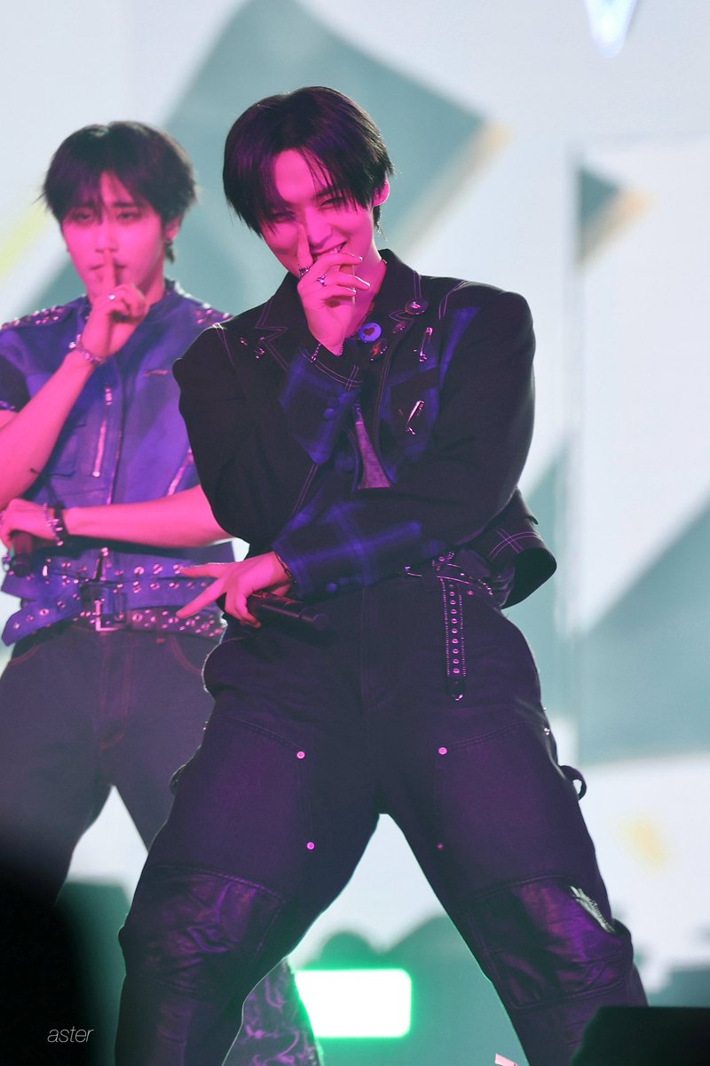 asternyon's tweet photo. 20241205
dominATE in OSAKA 【Day1】

COMFLEX

애교 끝나고 자기가 웃고 있네 ㅎㅎㅎ♡

LeeKnow HQ

#StrayKids
#스트레이키즈
#LeeKnow 
#리노
#이민호
#dominATE_JAPAN https://t.co/B65X5rgAro