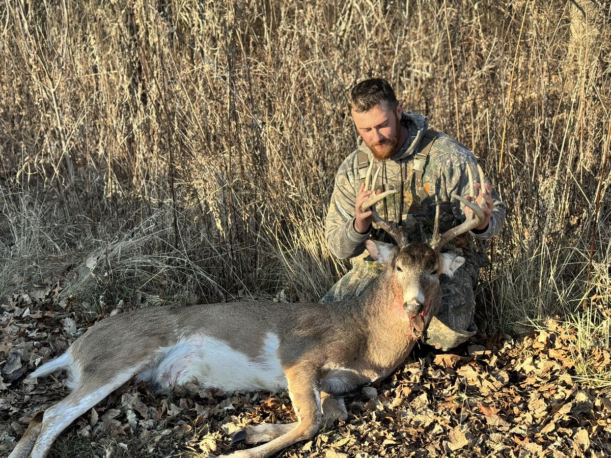 2021 was my first season hunting (other than a few pheasant hunts with my dad as a kid)…
After a lot of learning (failure) I finally tagged my first deer last weekend, and what a blessing for it to be a nice buck!
Meat in the freezer and a trophy on the wall!
Thank you Lord 🙏🏻