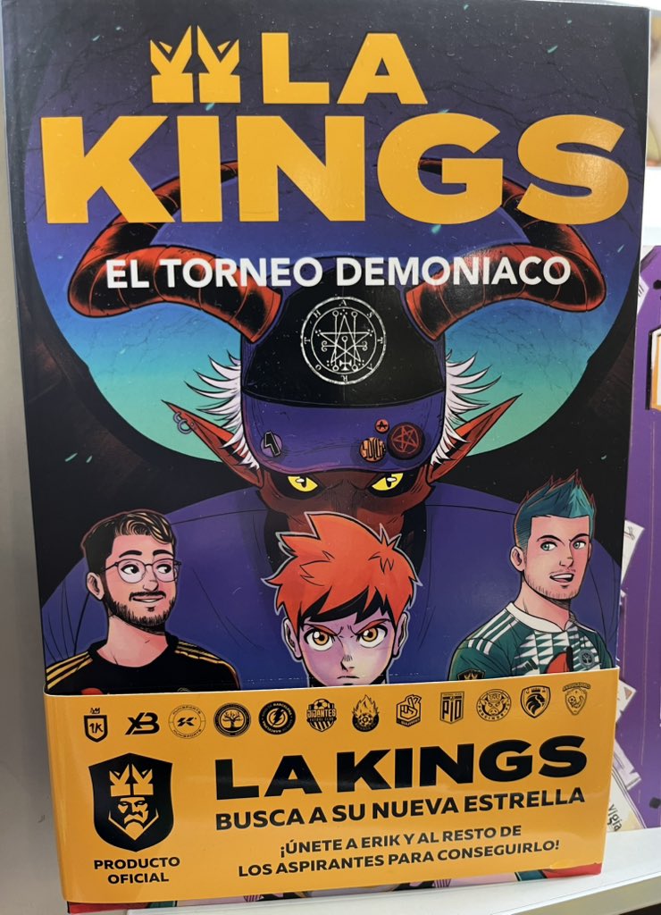 ElHiloRojoTV's tweet photo. 🔴 | QUERIDOS REYES MAGOS |

Mi hijo me acaba de traer este libro en una librería y le he tenido que explicar símbolo por símbolo para que sea consciente de lo que significan cada uno de ellos…

Cuidado con lo que piden sus hijos como regalo estás navidades!
😳
#Libro