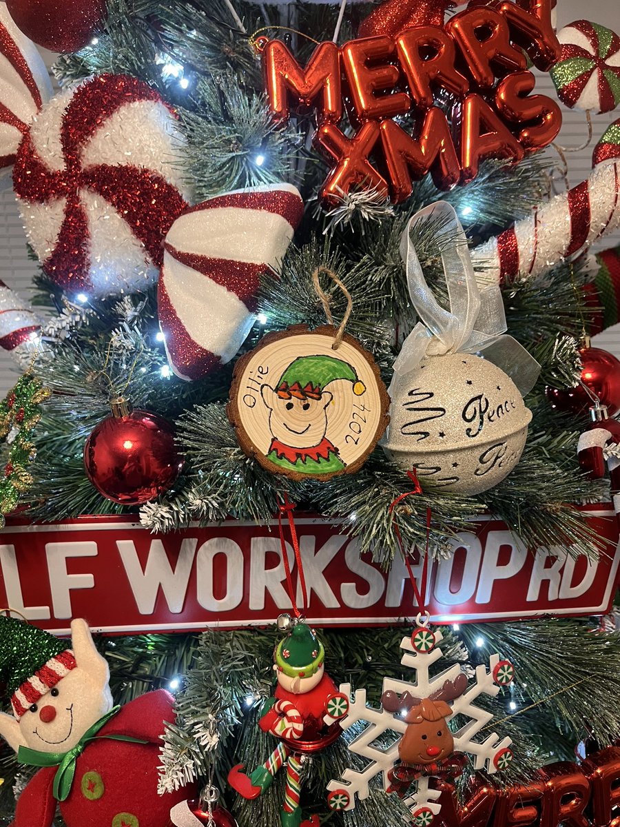 Lovely Christmas afternoon at <a href="/knoplaw/">Knop Law Primary School</a> making a lovely tree decoration with my boy 🌲 💙 #christmas #crafts
