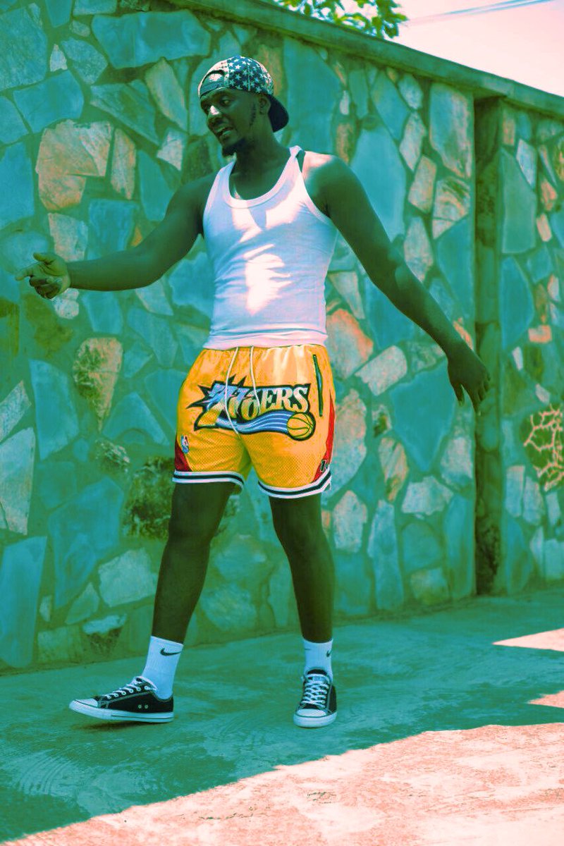 kwamezizi's tweet photo. A 90’s kid yet a BaDmAn😈 LISTEN TO “WHO DA BADMAN” 🎶 today⤵️

https://t.co/GMYICqpEkO

https://t.co/OuHuyqMTOH

#whodabadman #zizi #90skid #Election2024 https://t.co/KZy27Qe6NV
