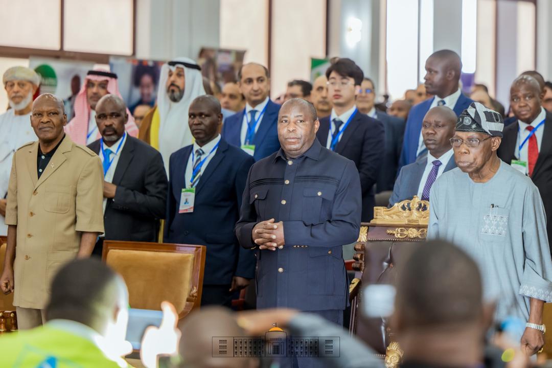 BwizaRadio's tweet photo. Le Président de la République du #Burundi @GeneralNeva a rehaussé par la présence les cérémonies d'ouverture d'une #table_ronde des partenaires au développement et aux investisseurs privés ce jeudi 5 décembre 2024 à @MairieBuja.
@nevateam7 1/4 https://t.co/uT9ieLvH48