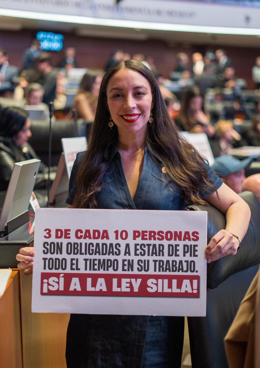JulietaRamirezP's tweet photo. ¡APROBADA! La Ley Silla que prohíbe mantener de pie a las y los trabajadores cuando la naturaleza del empleo no lo exija.

Y en caso de ser necesario serán obligatorios periodos de descanso en espacios dignos.

Pequeños detalles que hacen la diferencia en la dignidad y bienestar de la clase trabajadora.
