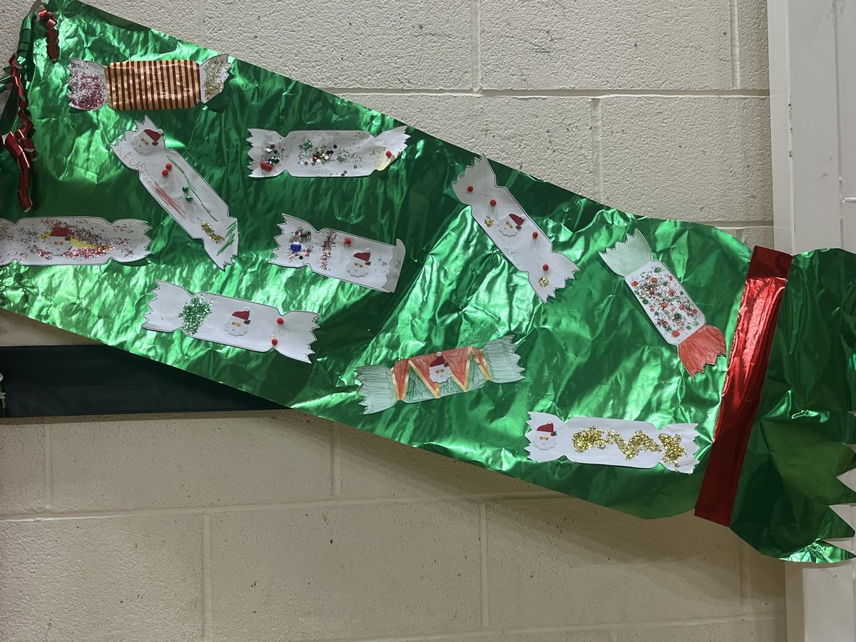 Have a cracking Christmas from the snug <a href="/SimpsonPrimary/">Simpson Primary</a>  🎄