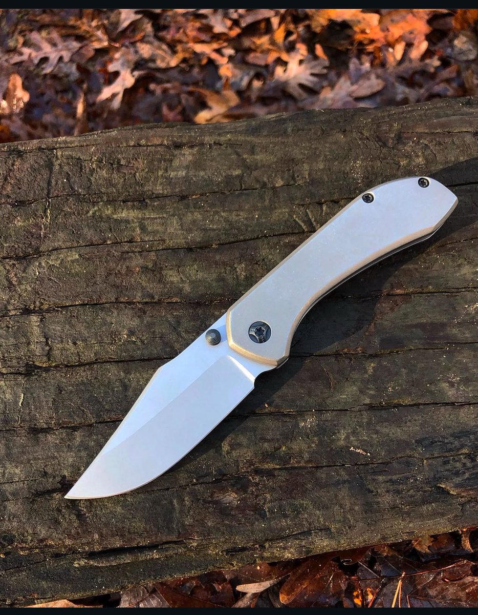 Smuphy's tweet image. My little bro is legitimately one of the most talented people I know. If y’all are interested in custom knives check him out on Facebook and Instagram. His @ is BoatrightBladeworks.