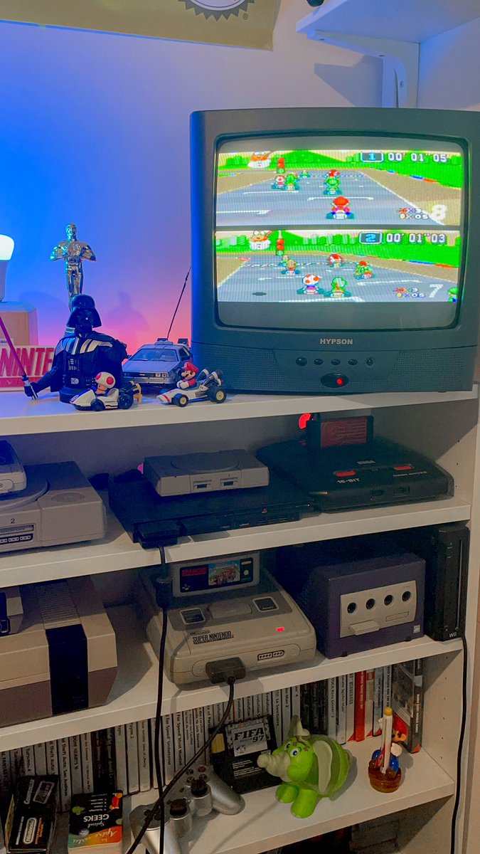 CitizenGeek_fr's tweet photo. Hier soir j’ai été faire un petit tour chez @MatosandGames ! C’est toujours un plaisir de venir dans cette boutique voir d’anciens jeux vidéo et consoles de notre enfance ! L’accueil de Sylvain est toujours top ! Je suis reparti avec un Super Mario Kart sur Super Nintendo ! 😉 https://t.co/slU6Uv4dJt