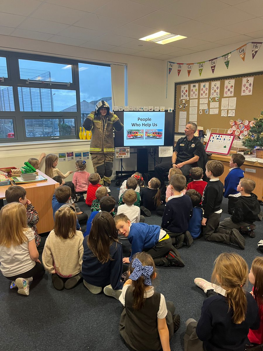 Room 1 (P1) and Room 4 (P2) enjoyed a visit from Firefighter Laird this afternoon as part of our ‘people who help us’ topic 🔥🚒🧯