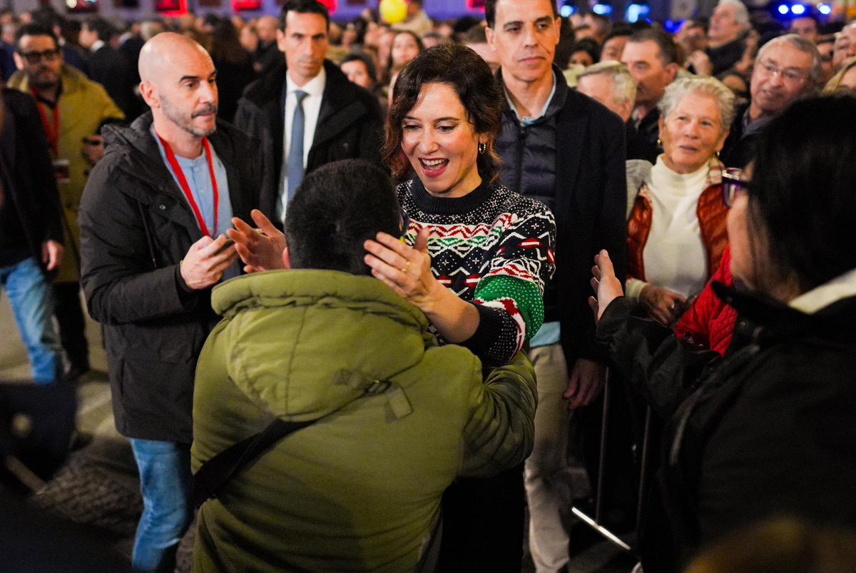 IdiazAyuso's tweet photo. Qué alegría que Madrid esté llena de gente que ha venido de toda España y de fuera por el puente de la Constitución.

Catalanes, gallegos, andaluces… ¡Y mucha de toda Valencia! Os queremos, aquí estaremos, en vuestra casa. https://t.co/JIarHGH83z