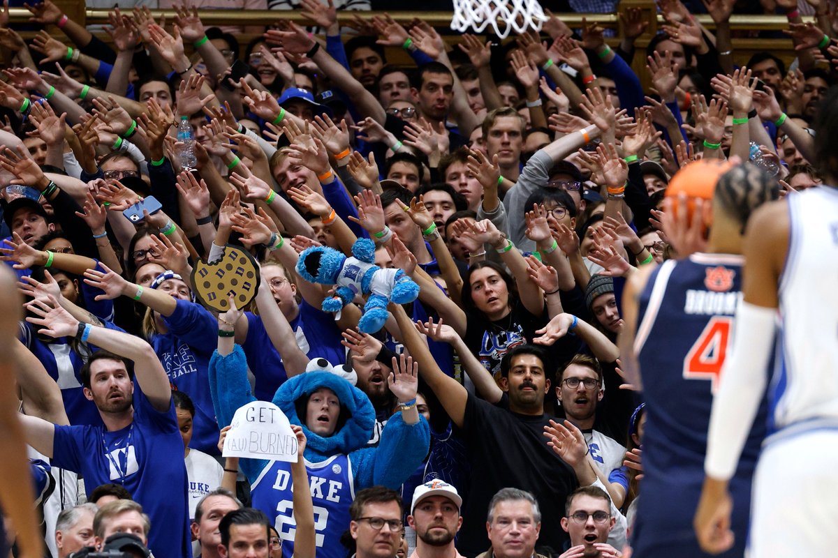 colereporter's tweet photo. One last story from Cameron. On Cameron. And the Crazies. And the spit-flying, blue-paint-wearing, crammed-to-the-gills environment #Auburn walked into last night.

My view from press row 📰: https://t.co/bYHxqNMTgz https://t.co/AqEJ03PYZ3