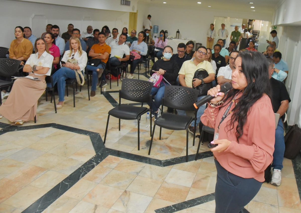 GobdelCesar's tweet photo. Un espacio clave para fortalecer la gobernanza y transparencia en ejecución de los recursos, además de reafirmar nuestro compromiso con los ejes del desarrollo para los territorios, es la Jornada Territorial del Sistema General de Regalías, ofertado por el @DNP_Colombia. https://t.co/lYNziQGKbI