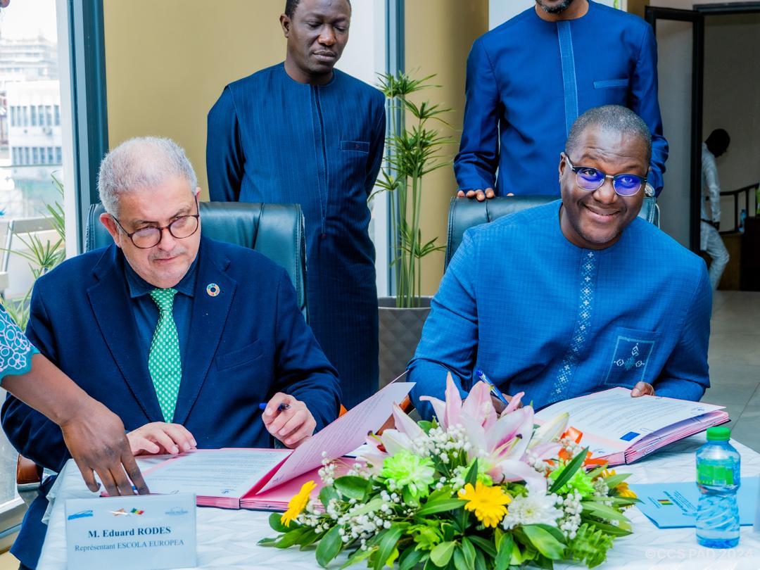 centretrainmar's tweet photo. Signature de convention entre le Centre Trainmar de Dakar et et l’Escola Europea.

#FormationMaritime #TrainmarDakar #InnovationLogistique #CompétitivitéPortuaire #Sénégal #portautonomededakar https://t.co/djodcKnQjW