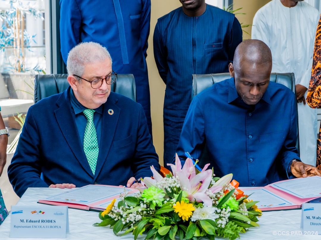 centretrainmar's tweet photo. Signature de convention entre le Centre Trainmar de Dakar et et l’Escola Europea.

#FormationMaritime #TrainmarDakar #InnovationLogistique #CompétitivitéPortuaire #Sénégal #portautonomededakar https://t.co/djodcKnQjW