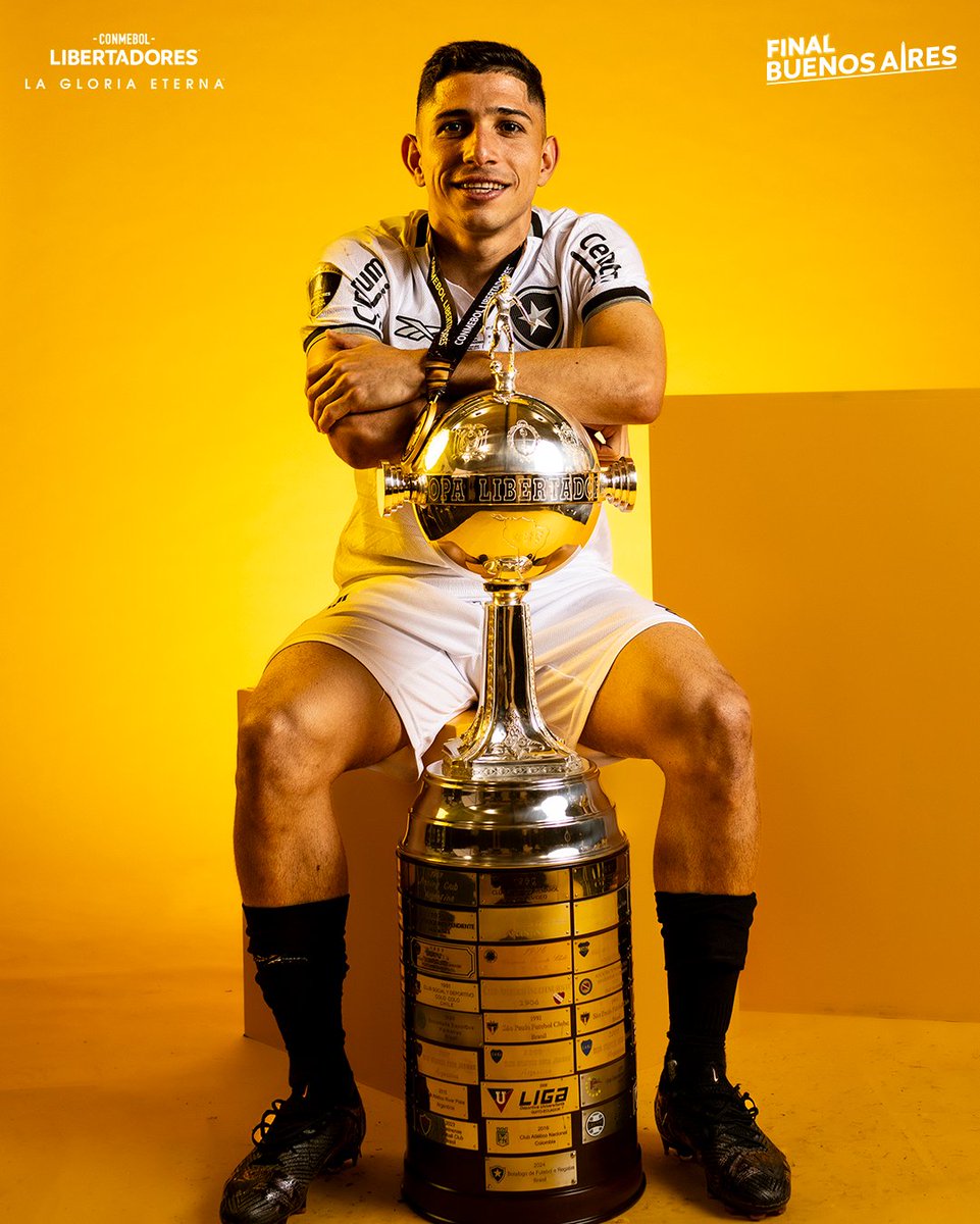 Libertadores's tweet photo. 🇻🇪😍 Jefferson Savarino, el segundo venezolano campeón en la historia de la CONMEBOL #Libertadores.

#GloriaEterna https://t.co/thAcD7uvsV