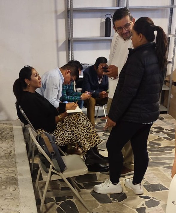 MaFerHuertaL's tweet photo. Una cosa si tengo clara, no quiero una Secretaria General que prefiera respaldar a los candidatos de otros partidos  y no a los de @AccionNacional 🫤...

Por eso mi voto va x @felipevg_22
y @RocioSanchezdlv 💙🩵 https://t.co/QoHYXSLFB7