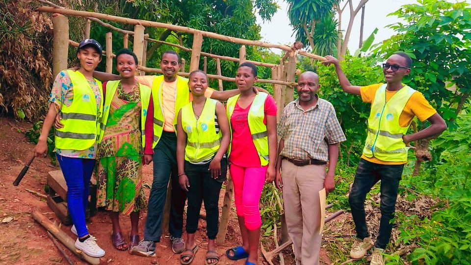 RycpRwanda's tweet image. Ubukorerabushake n'ubwitange bishyizwe ku isonga, u Rwanda rwaba ruri mu biganza byiza." U Rwanda rwijihije umunsi mpuzamahanga w'ubukorerabushake 
#Gukorera_igihugu Nihame
#MamaUrwagasabo #Kukarubanda @RwandaLocalGov @RwandaYouthArts @CityofKigali @Kimisagara_Sect 
#Ntakudohoka