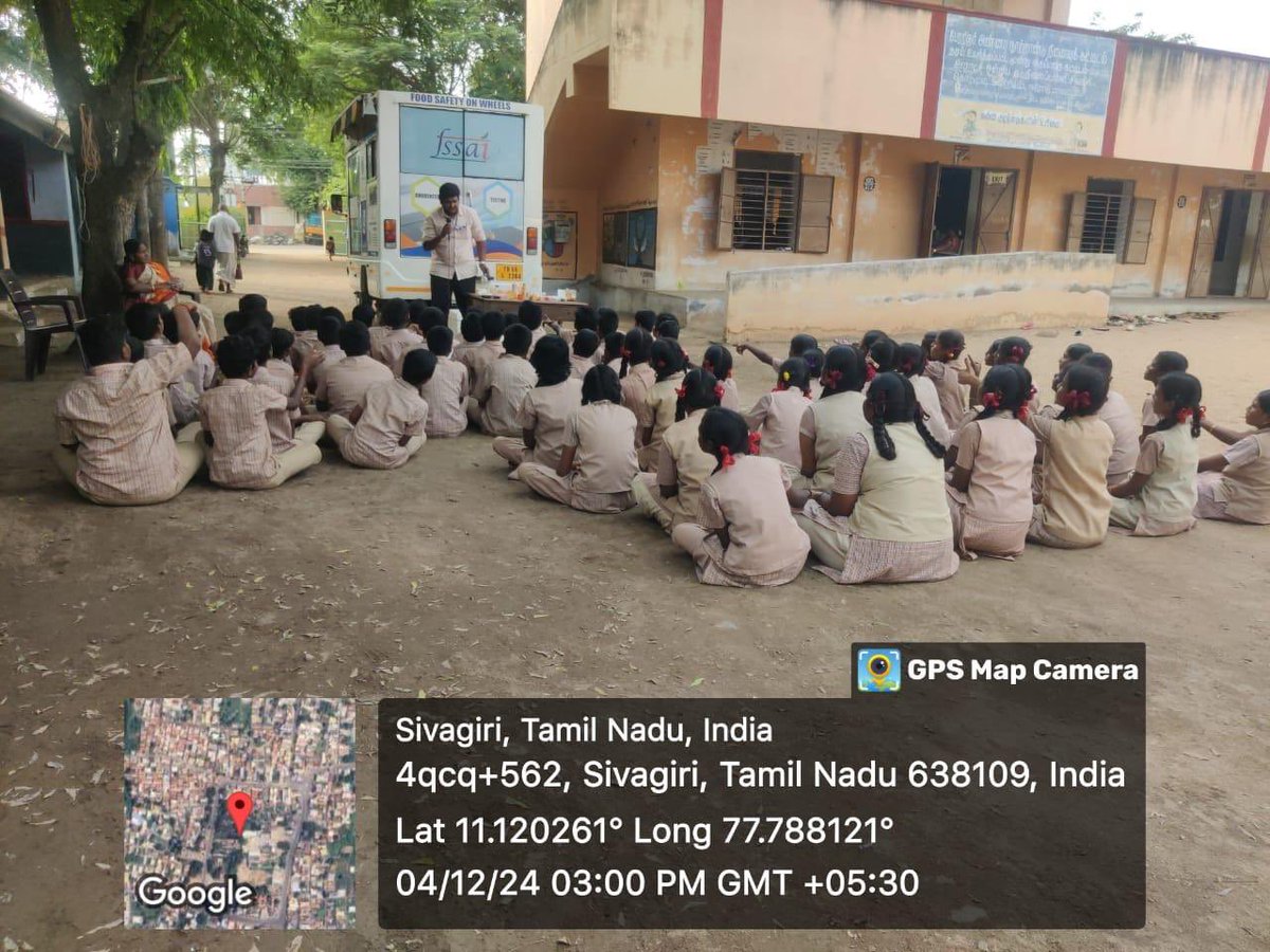 fssaiindia's tweet photo. Food Safety on Wheels in action! 🚌 Our team with #FSWs is spreading awareness across various states to ensure our kids have access to safe and nutritious food. #FoodSafety #FSSAIAwareness https://t.co/HTZ9Eu24ik