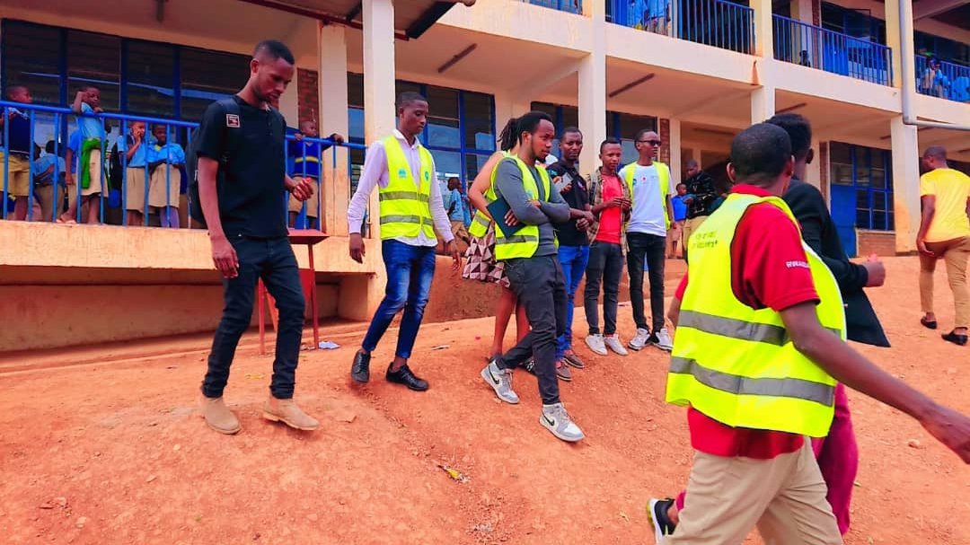 RycpRwanda's tweet image. Ubukorerabushake n'ubwitange bishyizwe ku isonga, u Rwanda rwaba ruri mu biganza byiza." U Rwanda rwijihije umunsi mpuzamahanga w'ubukorerabushake 
#Gukorera_igihugu Nihame
#MamaUrwagasabo #Kukarubanda @RwandaLocalGov @RwandaYouthArts @CityofKigali @Kimisagara_Sect 
#Ntakudohoka