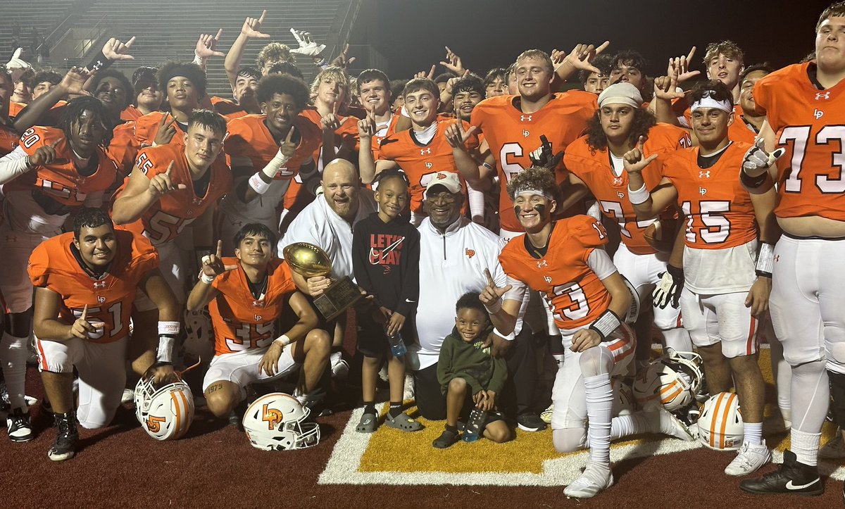 densilva02's tweet photo. “It’s built a huge amount of toughness in our team. We can go anywhere and play. It’s a privilege to coach a bunch of kids that are mature enough to handle that.”

Without a home stadium, La Porte’s football team finds solace in winning. #txhsfb

STORY: https://t.co/sWksQftdcW https://t.co/JpIiaT8sBX