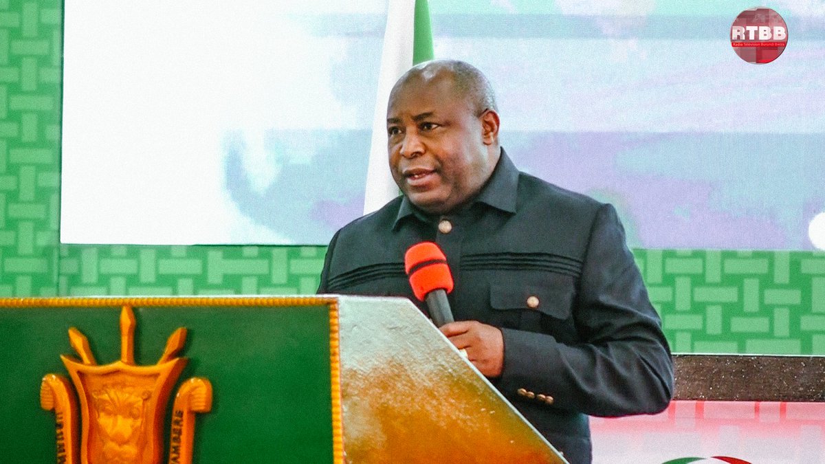 BwizaRadio's tweet photo. Le Président de la République du #Burundi @GeneralNeva a rehaussé par la présence les cérémonies d'ouverture d'une #table_ronde des partenaires au développement et aux investisseurs privés ce jeudi 5 décembre 2024 à @MairieBuja.
@nevateam7 1/4 https://t.co/uT9ieLvH48