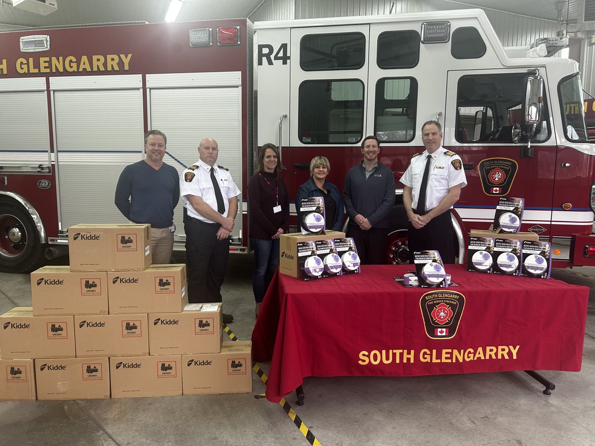 FMPFSC's tweet photo. Thanks to @enbridgegas for helping South Glengarry Fire Service keep residents safe with the donation of 144 combo smoke/CO alarms through Safe Community Project Zero, a program with The Fire Marshal's Public Fire Safety Council. #enbfuelingfutures https://t.co/szpFlsELPW