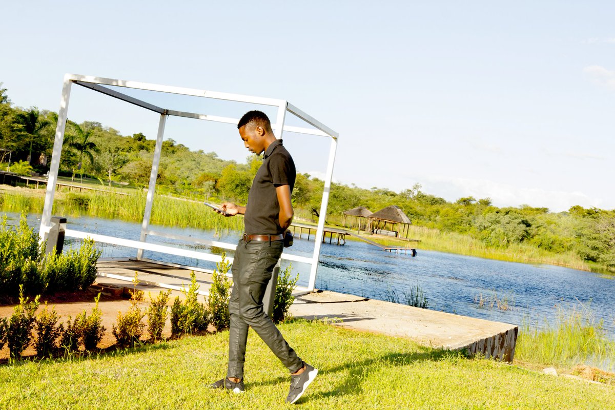 Ronnymiyambo's tweet photo. Proudly #Mutsonga 
Man in Black
#RonnyNjhee 🤷‍♂️ https://t.co/J4OUzQ0aRv