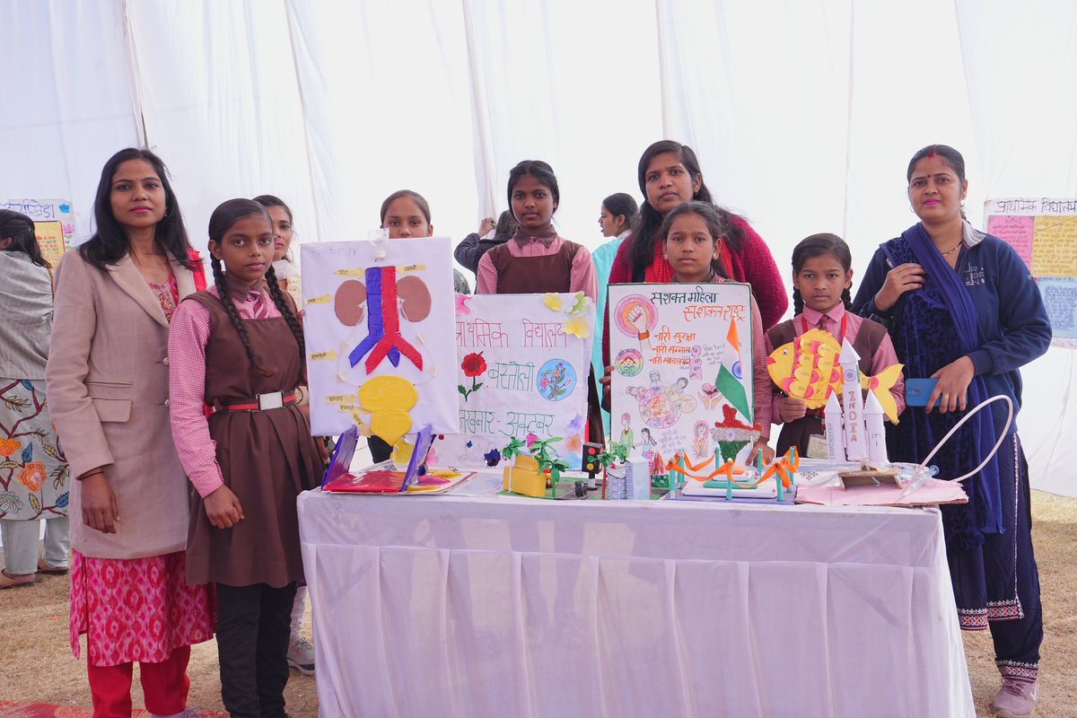 Richachandra16's tweet photo. @VigyanF organized Baal Mela at Composite School Madiaon, Lko
 The event was organized with support of @nhm_up Deputy CMO and @rsc_lucknow @UpforestUp and @basicshiksha_up 300 children learnt origami, fun science, baal akhbar, story telling, cartooning, clay modelling &amp; ecology https://t.co/gzYnuNNw9y