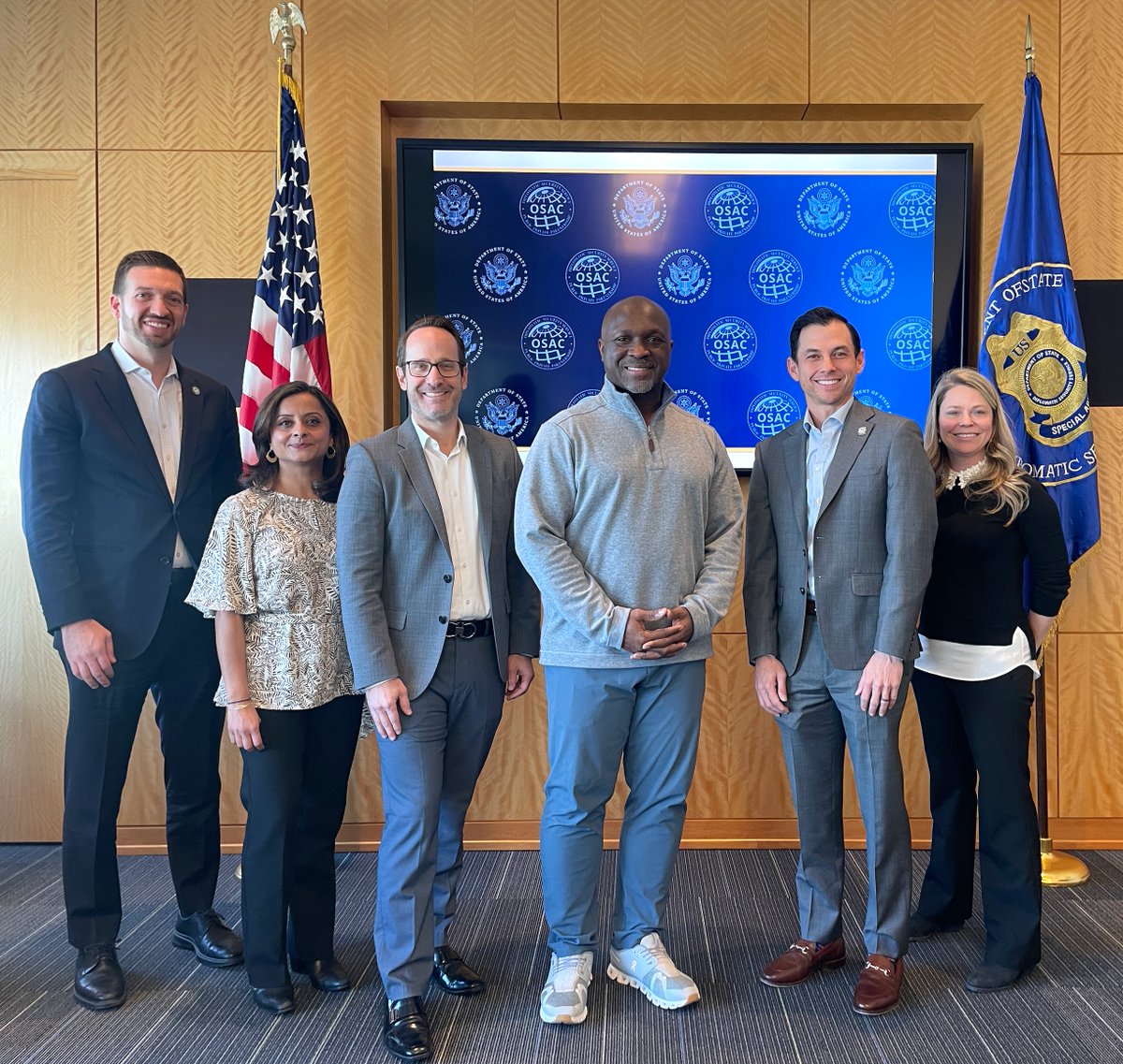 OSACstate's tweet photo. We always welcome a visit by our private-sector partners to the OSAC Program Office, especially when they bring two of our former staffers! Thanks to James Weston, Bina Surati, and Jerome Pickett of @McDonalds for stopping by today.
#PublicPrivatePartnership #InsideOSAC https://t.co/PRilhr2iCh
