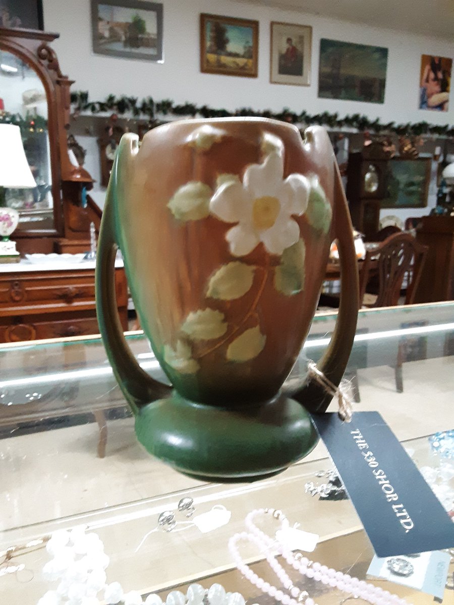 The530Shop's tweet photo. Roseville Pottery ❤ https://t.co/7bUBkufKi9