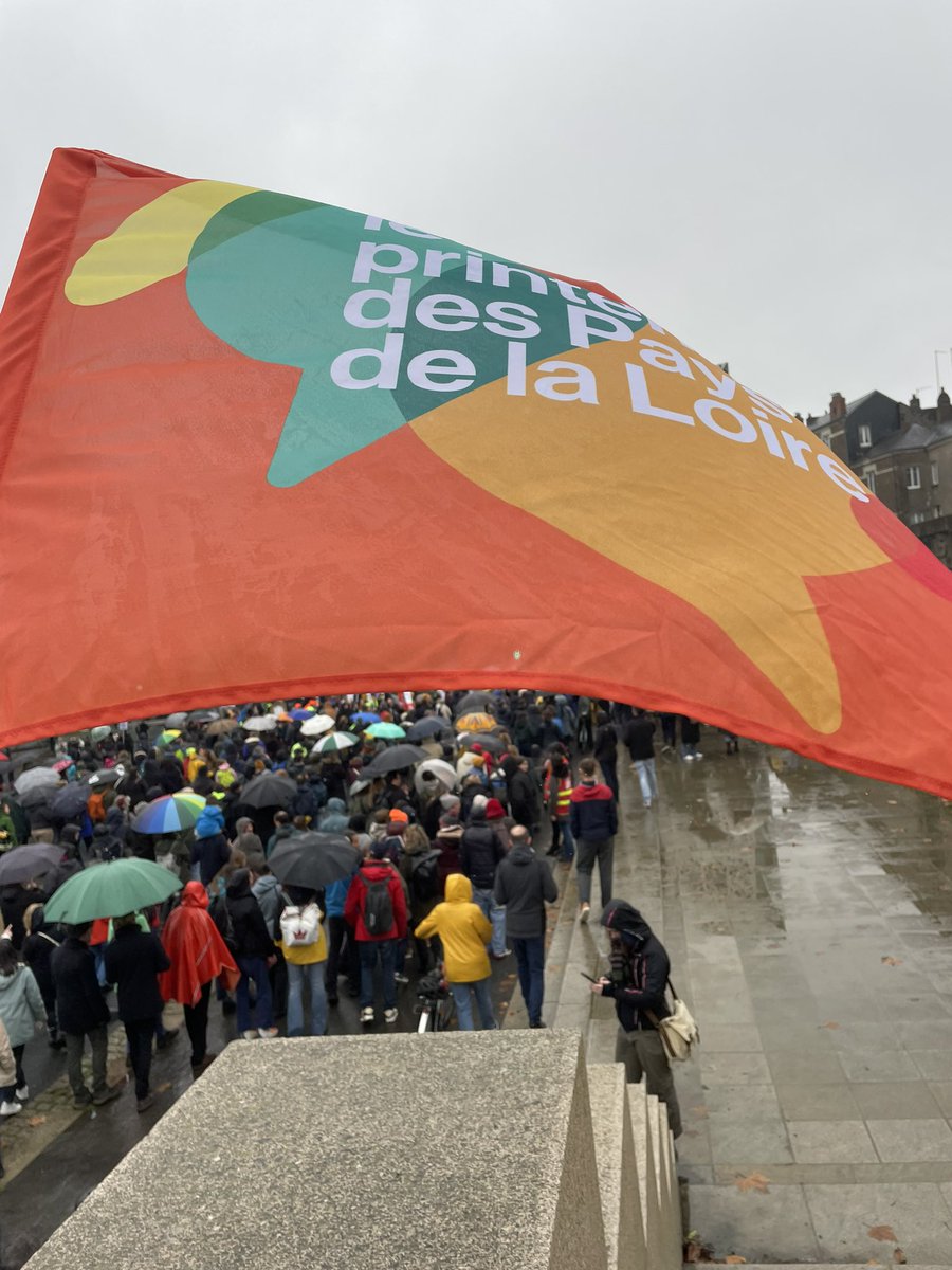 👉 Nous étions présents dans toute la région aux côtés des agents de la fonction publique, des associations et du monde de la culture pour défendre notre service public et dire non aux 100 M€ en moins sur le budget imposés par Christelle Morançais !