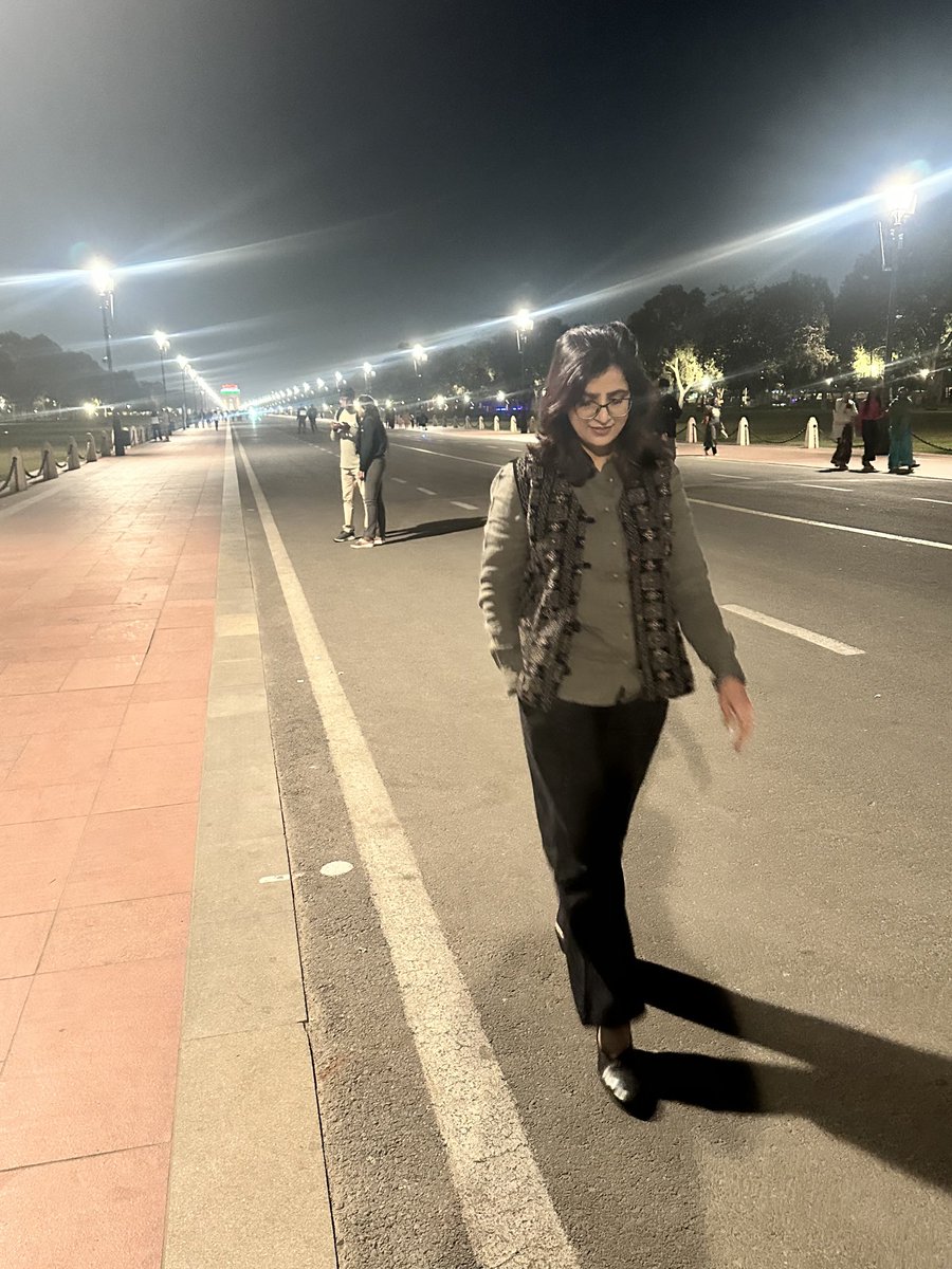 DrMeenaJangid's tweet photo. राह संघर्ष की जो चलता है,वो ही संसार को बदलता है,जिसने रातों से जंग जीती है,सूर्य बनकर वही निकलता है #Sangarsh #Safar #manjil https://t.co/fGlhtOC8cl