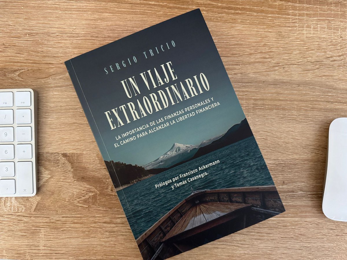somospatrimore's tweet photo. ¡Felicitaciones a nuestro Gerente General @stricio por el lanzamiento de su nuevo libro Un Viaje Extraordinario! 🎉📚

También queremos agradecer a @tomcasanegra por el prólogo que acompaña esta obra. 

#UnViajeExtraordinario #LecturaFinanciera #EducaciónFinanciera https://t.co/znZolsMKKU