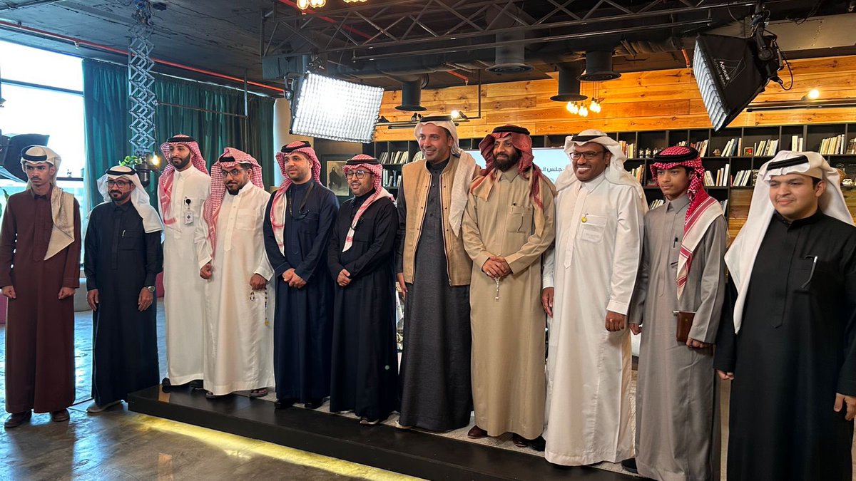 ainwatan2030's tweet photo. العطاء
هو ذلك الشعور الذي يحيينا هو أجمل شيء قد يشعر به الإنسان طوال حياته
وكما قال الشيخ السميط رحمه الله "
كل واحد منا يجب أن يكون له رسالة ورسالته في أن نغير هذه الدنيا لتكون عالم افضل لكل الناس"
سررت جدا بوجودي انا وفريقي معكم.
شكرا لمجلس الجمعيات الاهلية 
شكرا لجمعية البر الاهلية 
شكرا لجمعية 
دمتم رمزا للعطاء
@AlbirRiyadh 
@nacrsa 
#اليوم_السعودي_والعالمي_للتطوع 
#يوم_التطوع_السعودي_العالمي 
#عطاء_الوطن 
#عين_وطن