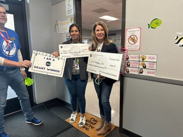 CarterCoyotes's tweet photo. Carter had a visit from the Lamar CISD LEAF Foundation yesterday! Our teachers won several grants this year! Congratulations!
#LamarCISD #LCISDLIBRARIES #L.E.A.F #Leafgrants https://t.co/jC7VIm335k