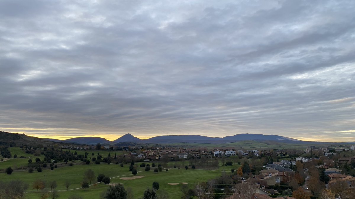 jeperohe's tweet photo. @TiempoCyLTV @ElTiempo_tve @ElTiempoA3 @ElTiempoes @lasextameteo @Mrtxu1 @MeteoredES disfrutando de la #SemanaForal con temperaturas próximas a cero grados a la mañana desde #Gorraiz #Navarra 😊 #FelizPuente https://t.co/LyPZtyjchy